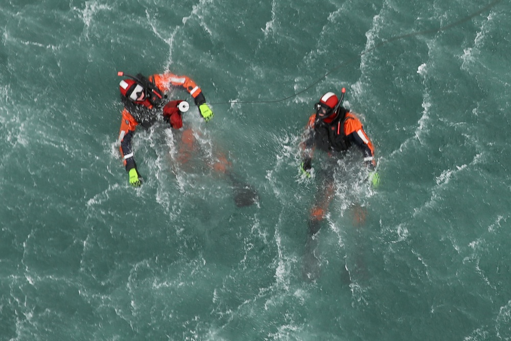 VMR-1 search, rescue swimmers conduct training