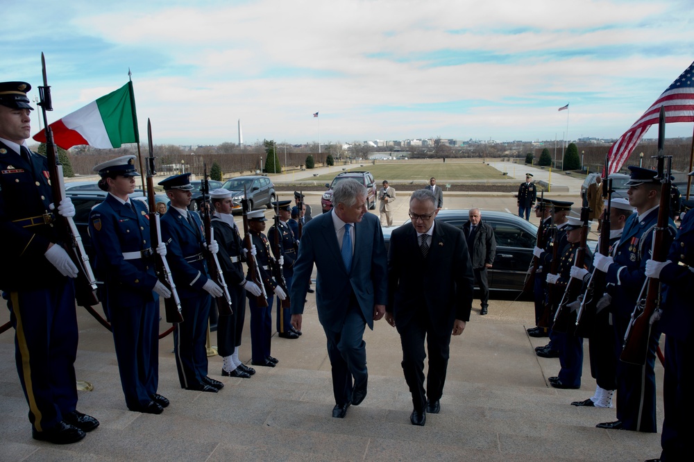 Italian minister of defense meeting