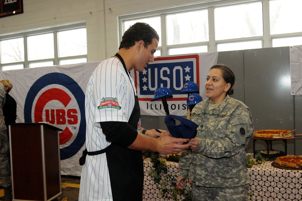 Army Reserve soldier meets Chicago Cubs first baseman during luncheon