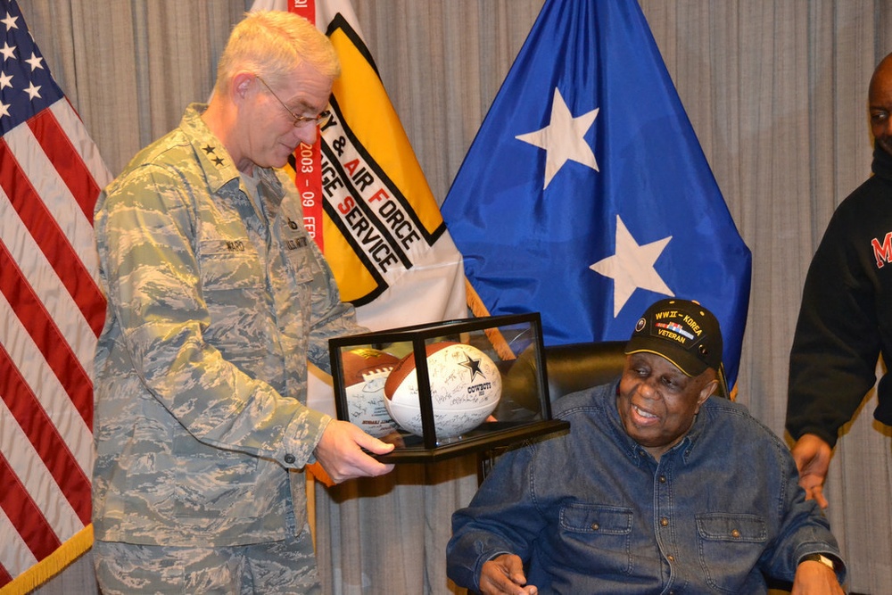 AAFES honors World War II and Korean War veteran honored