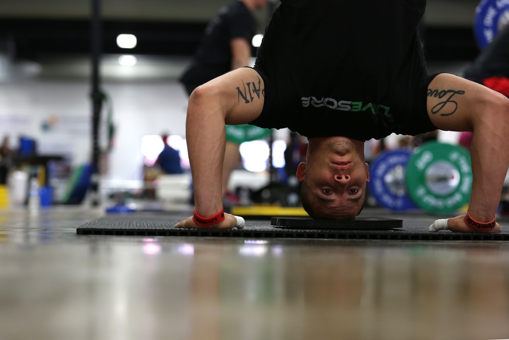 SoCal Marines ‘muscle up’ to OC CrossFit competition