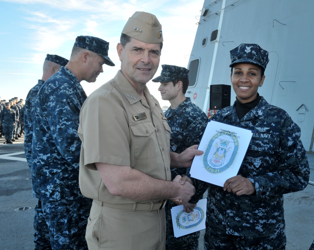 Chief of naval personnel visits USS New York