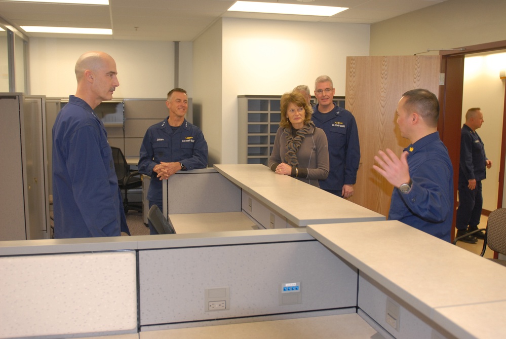Sen. Murkowski tours new Coast Guard facility