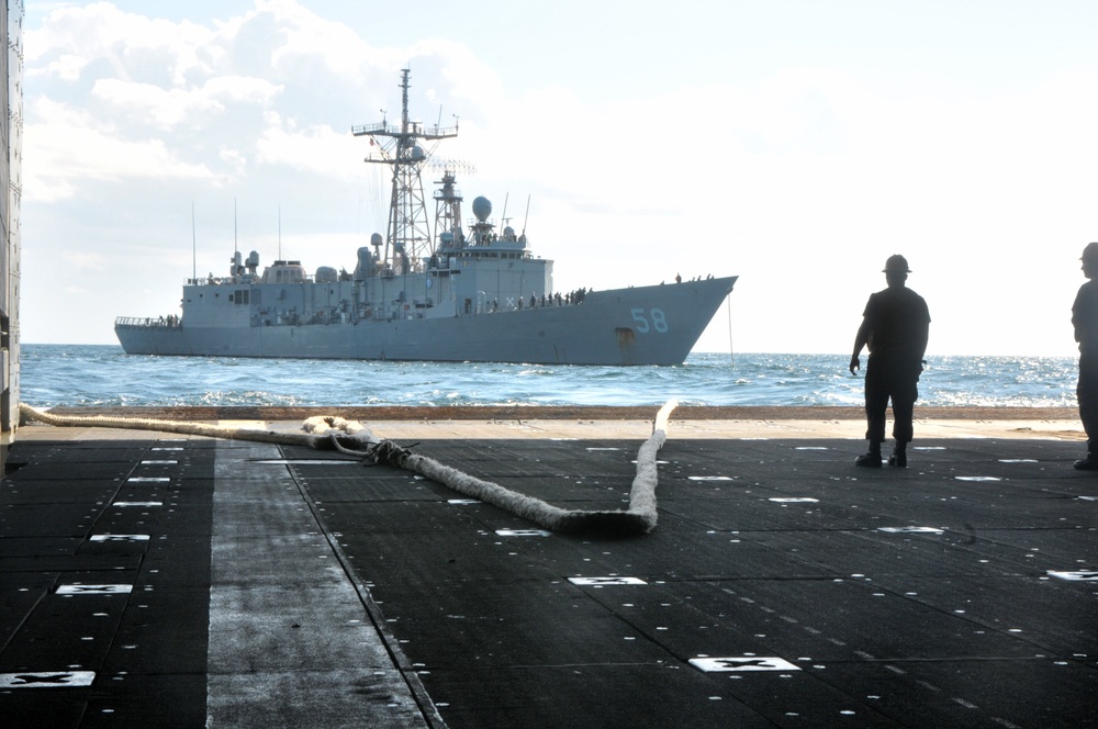 Emergency towing exercise aboard USS New York and USS Samuel B. Roberts