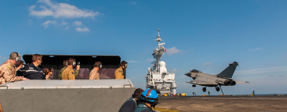 FS Charles de Gaulle action