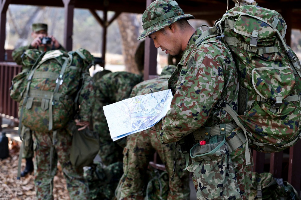 Marines teach Japanese land navigation