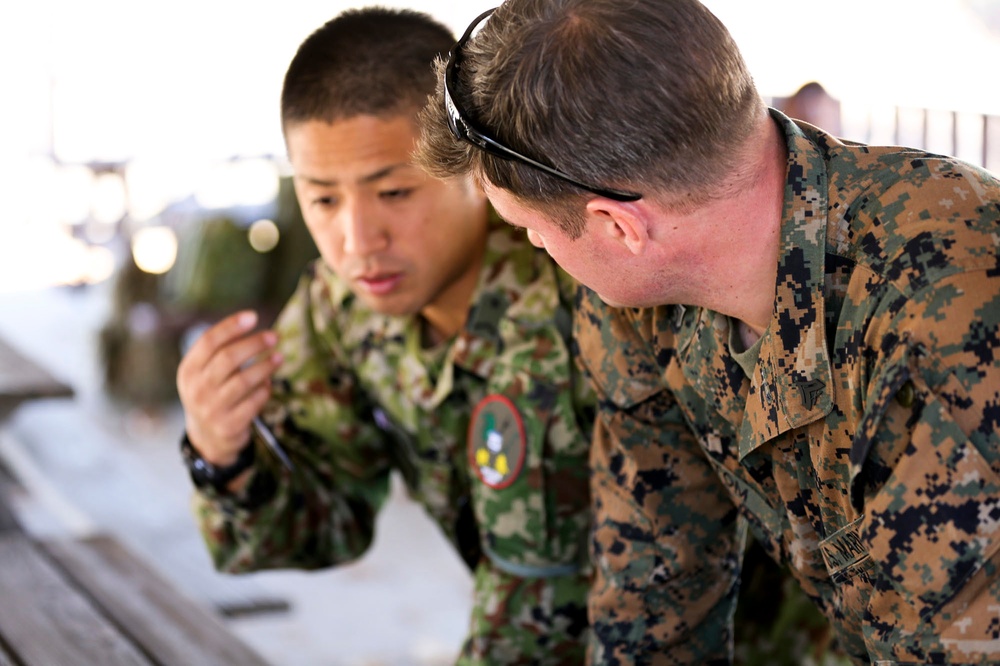 Marines teach Japanese land navigation