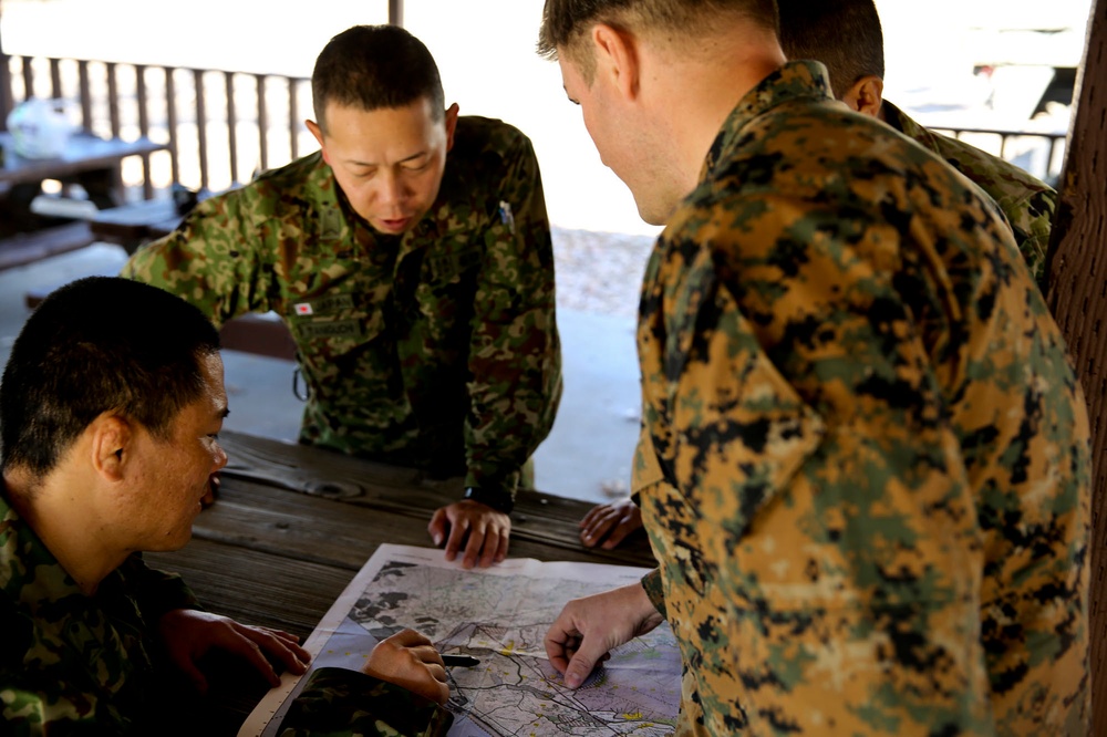 Marines teach Japanese land navigation