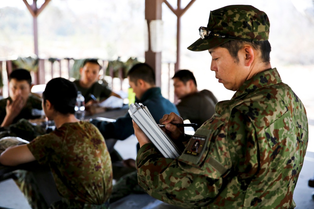 Marines teach Japanese land navigation