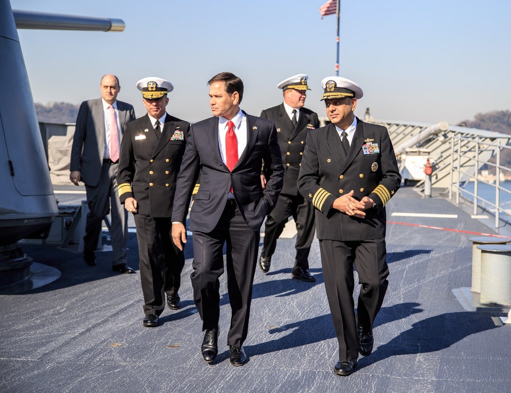Sen. Rubio tours USS Shiloh