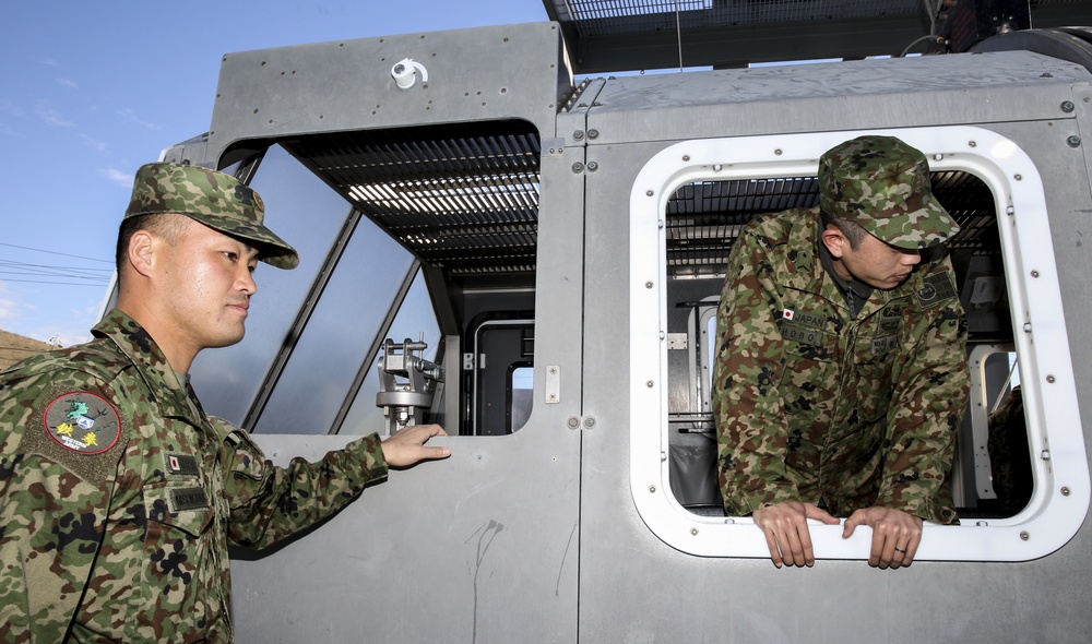 Japanese soldiers receive water survival training