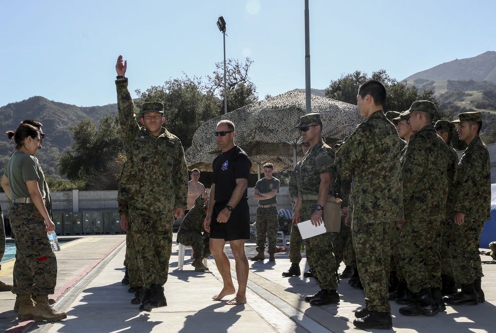 Japanese soldiers receive water survival training