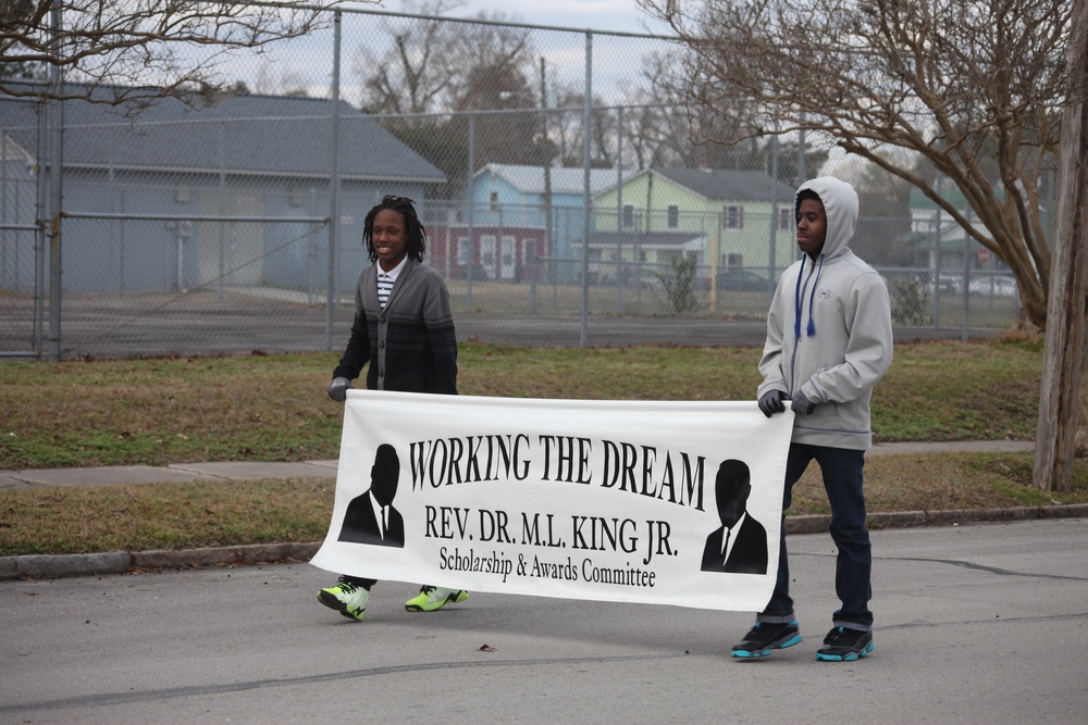 New Bern remembers Dr. King's legacy, gathers for parade