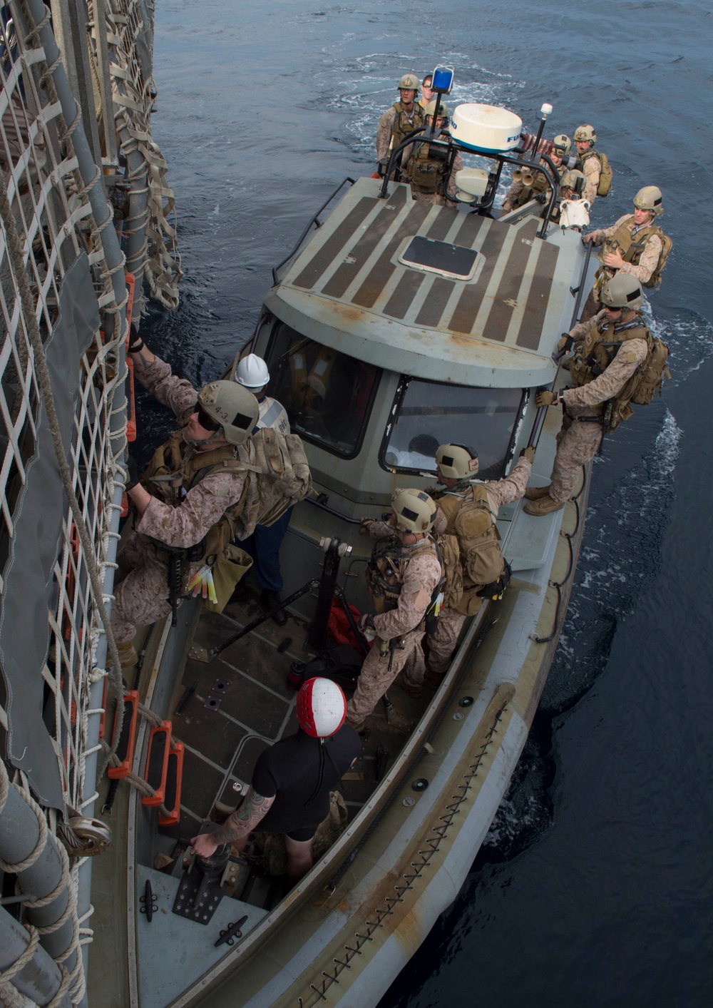 13th MEU visit, board, search and seizure exercise