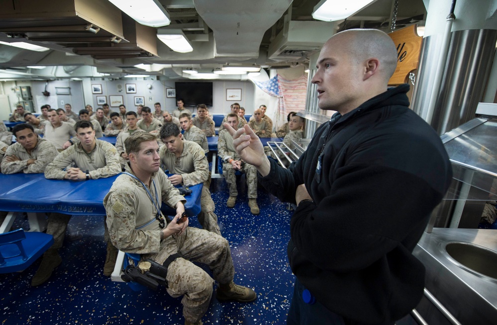 13th MEU visit, board, search and seizure exercise