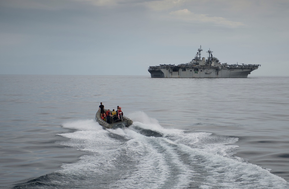 13th MEU visit, board, search and seizure exercise