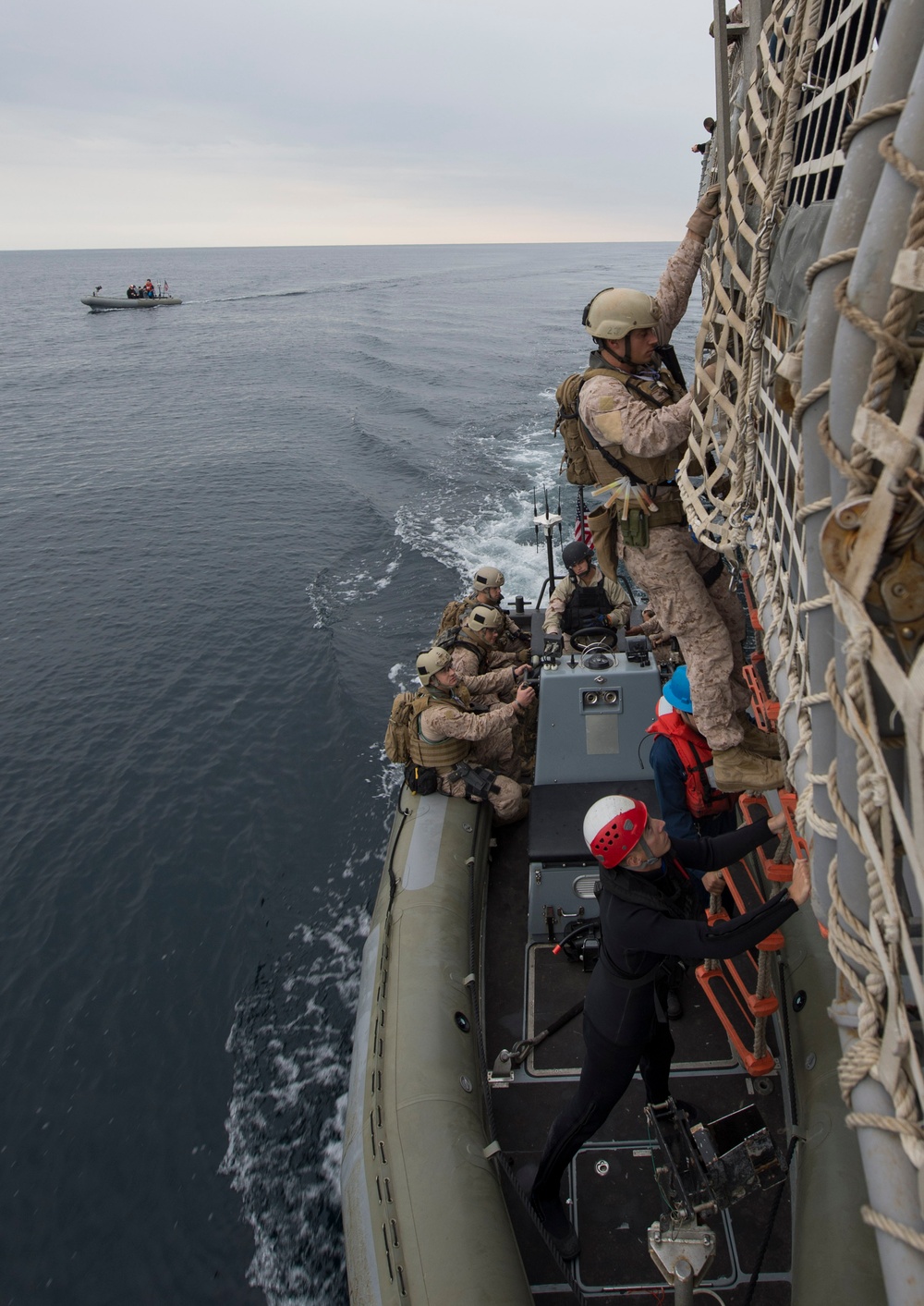 13th MEU visit, board, search and seizure exercise