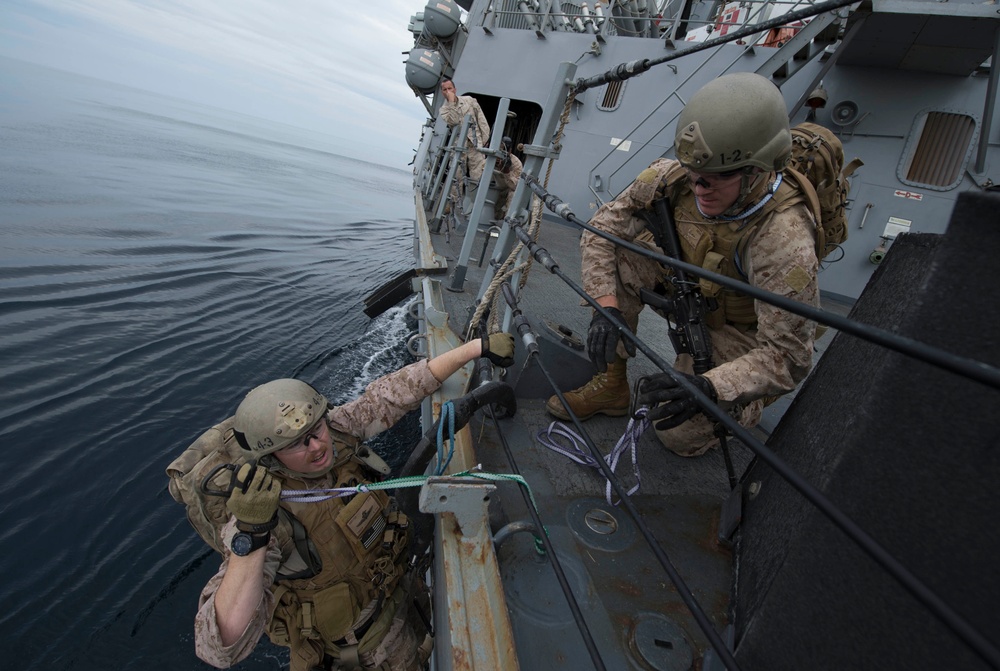 13th MEU visit, board, search and seizure exercise