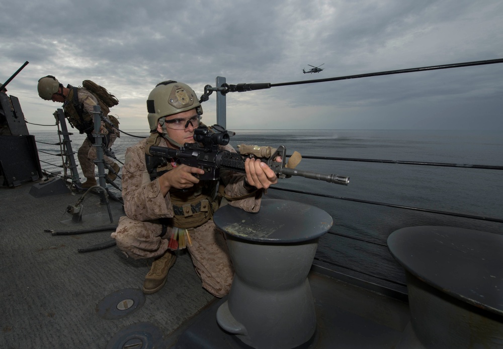 13th MEU visit, board, search and seizure exercise