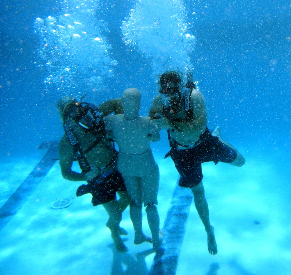 Joint Task Force-Bravo's 612th Air Base Squadron firefighters train for underwater rescues