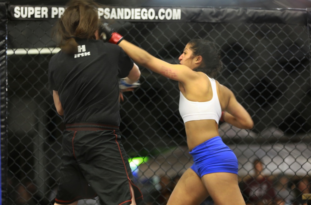 Female Marine enters pro MMA with 20 sec knockout