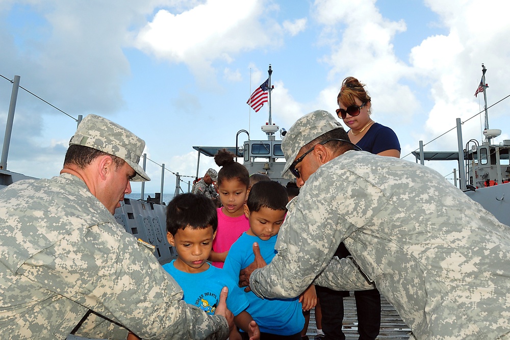 PRNG's Landing Craft citizen-soldiers welcome Vieques Preschoolers