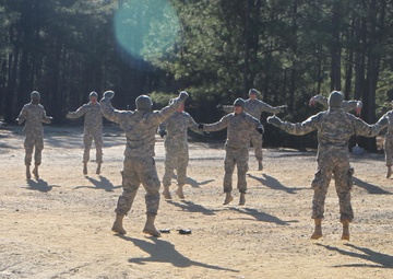 Soldiers fire SCAR heavy weapon