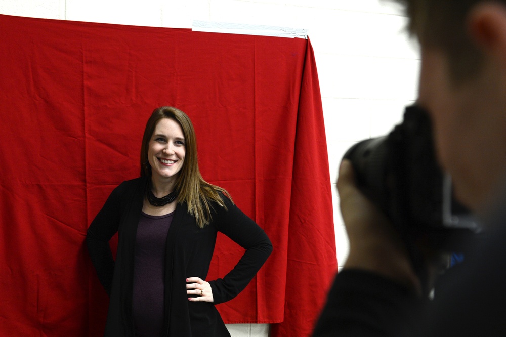 Hearts Apart provides Glamour Shots for Valentines