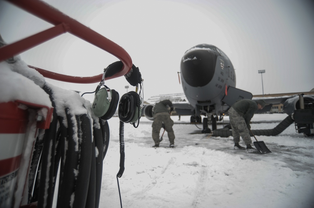 Fairchild airmen keep it cool