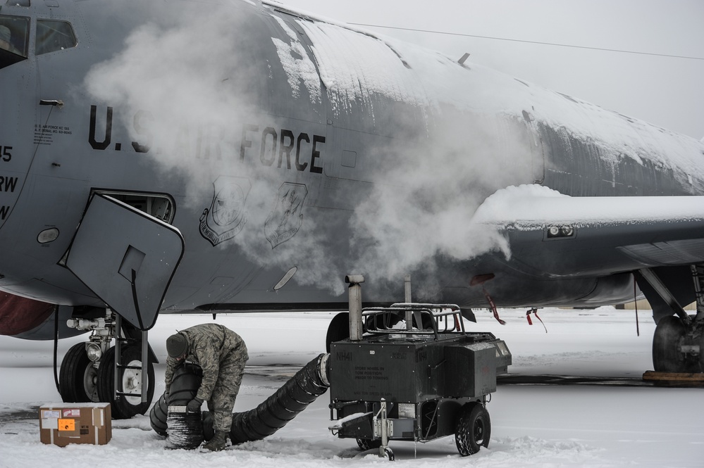 Fairchild airmen keep it cool