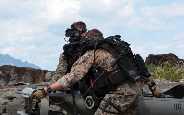 Recon Marines earn DPD certification