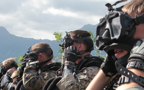 Recon Marines earn DPD certification