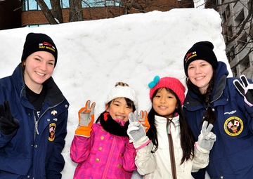 2014 Navy Misawa snow team commence work on snow sculpture
