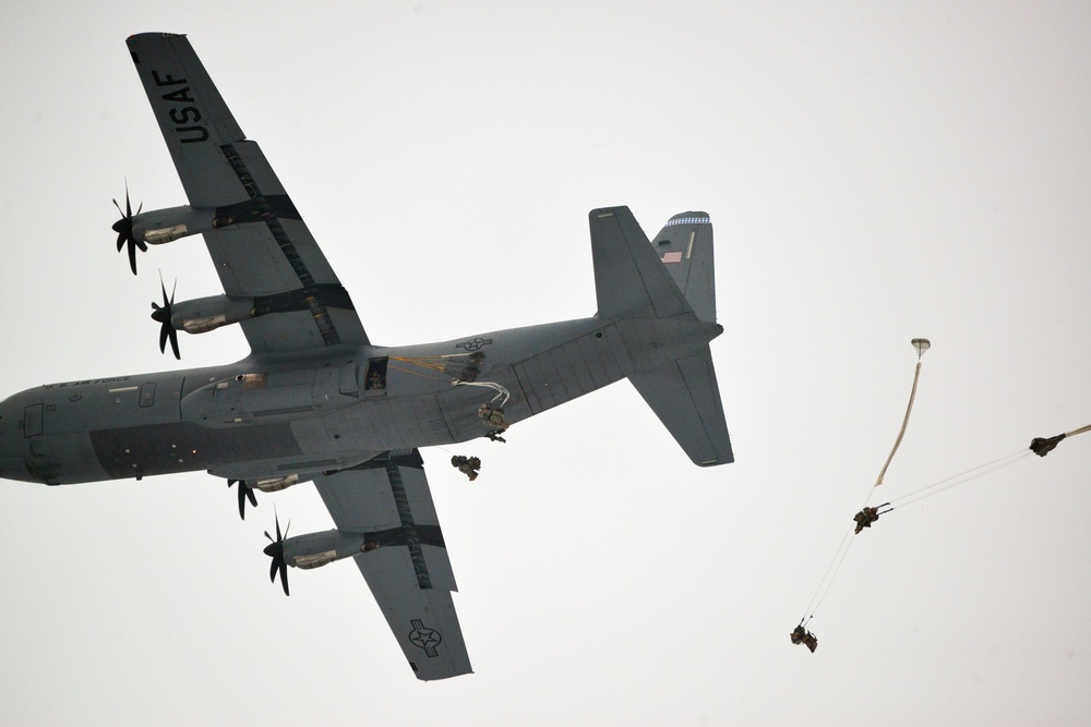 The 4th Battalion, 319th Airborne Field Artillery Regiment conducts its first Heavy Drop Operation in over two years