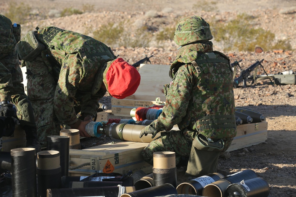 JGSDF fire mortars in Twentynine Palms