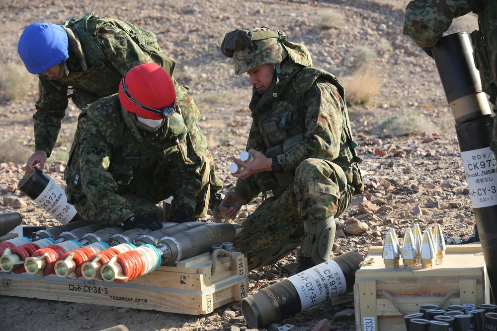 JGSDF fire mortars in Twentynine Palms