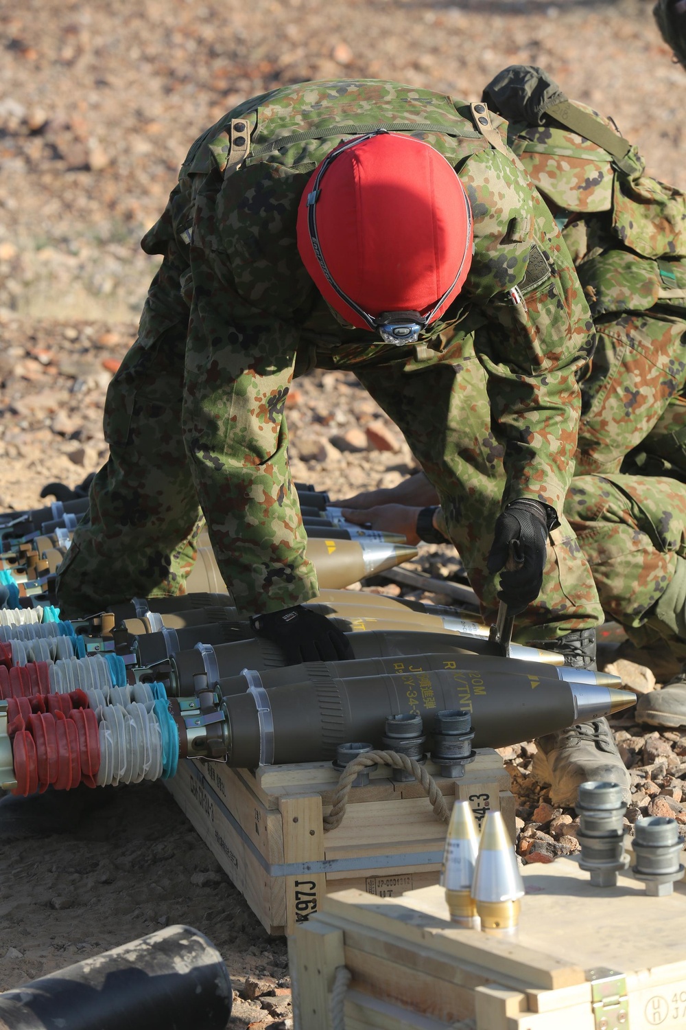 JGSDF fire mortars in Twentynine Palms