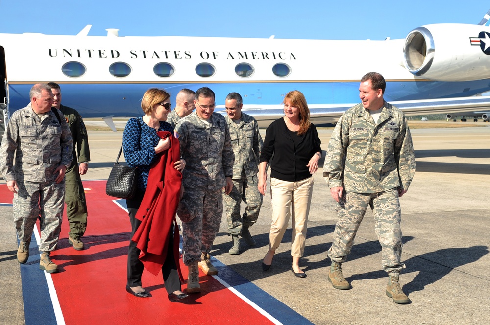 USFK commander arrives at Kadena Air Base