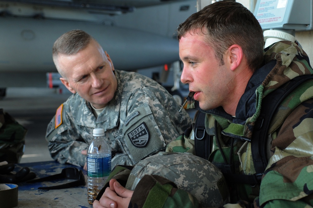 USFK commander arrives at Kadena Air Base