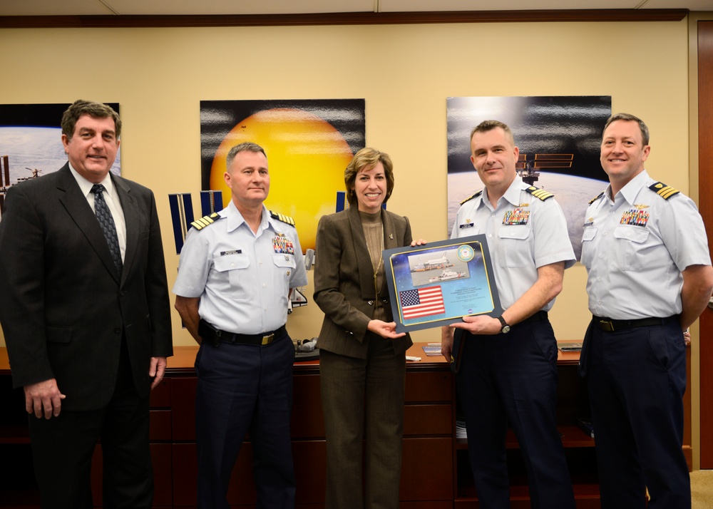 Sector Houston-Galveston commander visits Johnson Space Center