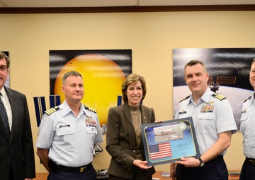 Sector Houston-Galveston commander visits Johnson Space Center