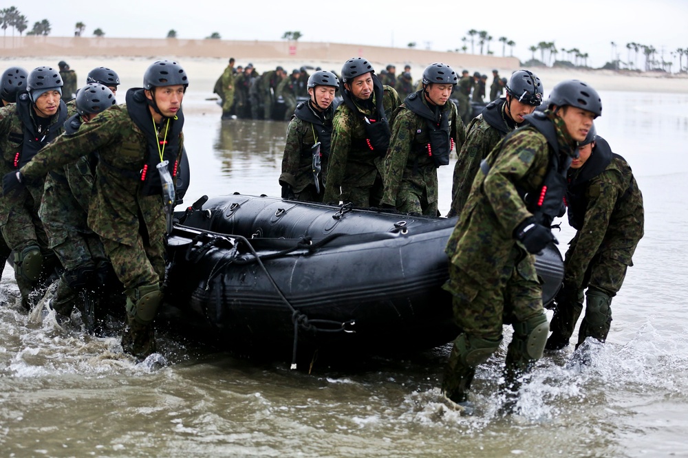 EWTGPAC, JGSDF train in Coronado bay