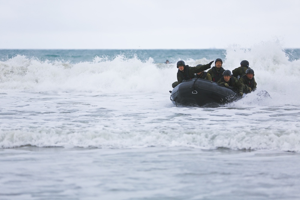 EWTGPAC, JGSDF train in Coronado bay