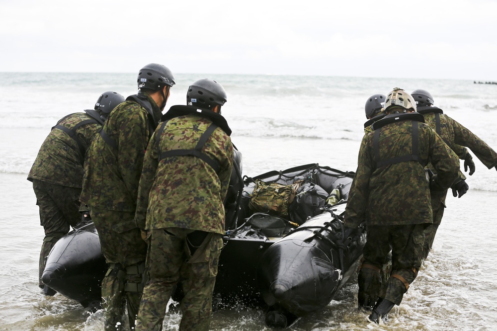 EWTGPAC, JGSDF train in Coronado bay