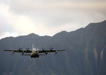 From the sky: Recon Marines conduct training in Hawaii