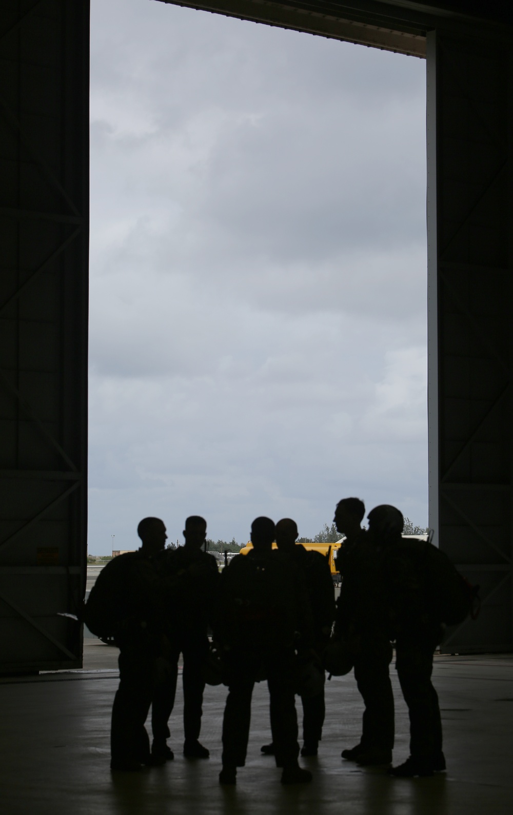 From the sky: Recon Marines conduct training in Hawaii