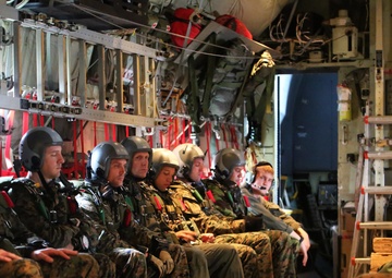 From the sky: Recon Marines conduct training in Hawaii