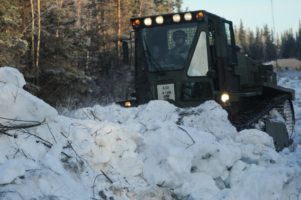 Spartan Steel Battalion artillerymen certify during Brigade winter FTX