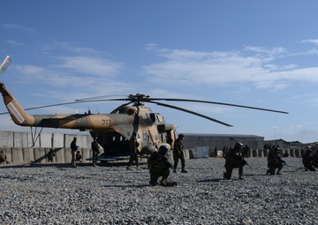 Afghan commandos, Afghan aviators hone tactical helicopter operations
