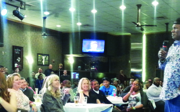 Comedy legend brings laughter to Yongsan troops
